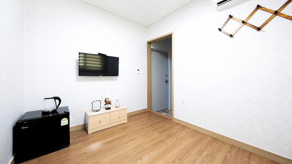 Yeosu Trip Pension Basic Room, 1 Bedroom (104 ( No cooking )) 2