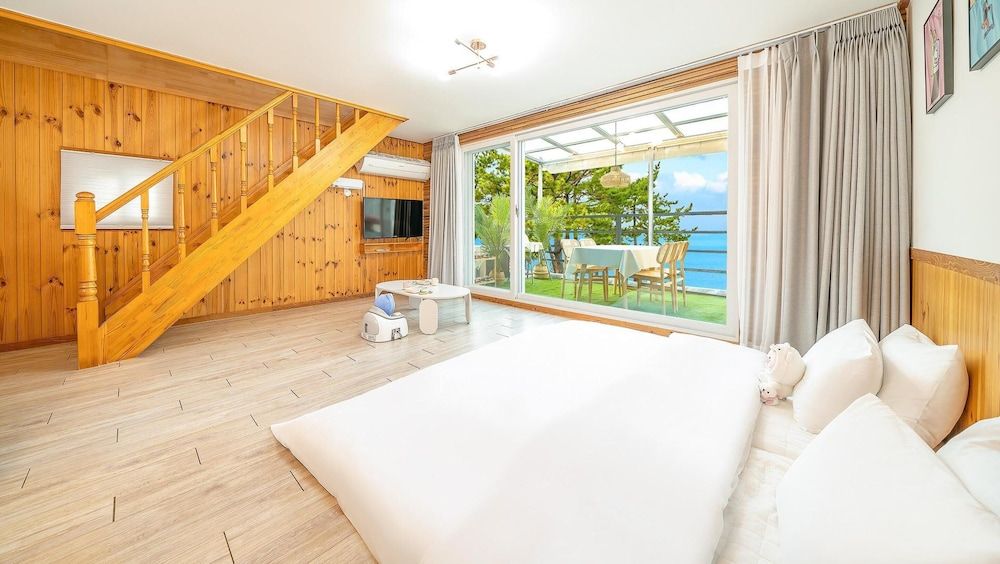 Yeosu Hi Mom Kids Family Pension Black Basic Room, 1 Bedroom (Mango2(Oceanview/GaebyeolBBQ)) 3