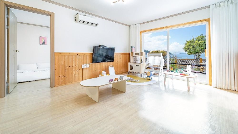 Yeosu Hi Mom Kids Family Pension Gold Basic Room, 2 Bedrooms (Bada4(Ocean view)-Kidsroom) 12