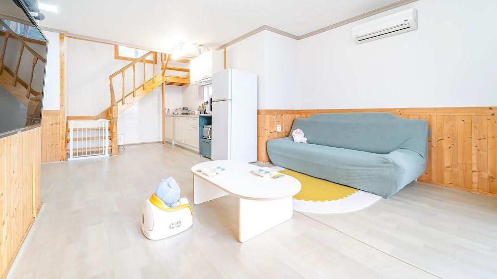Yeosu Hi Mom Kids Family Pension Gold Basic Room, 2 Bedrooms (Haneul1(Ocean view)-Kidsroom)