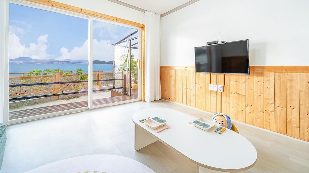 Yeosu Hi Mom Kids Family Pension Gold Basic Room, 2 Bedrooms (Haneul1(Ocean view)-Kidsroom) 19