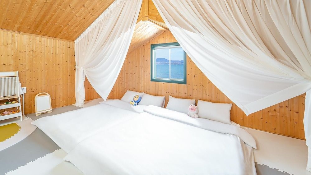 Yeosu Hi Mom Kids Family Pension Gold Basic Room, 2 Bedrooms (Haneul1(Ocean view)-Kidsroom) 4