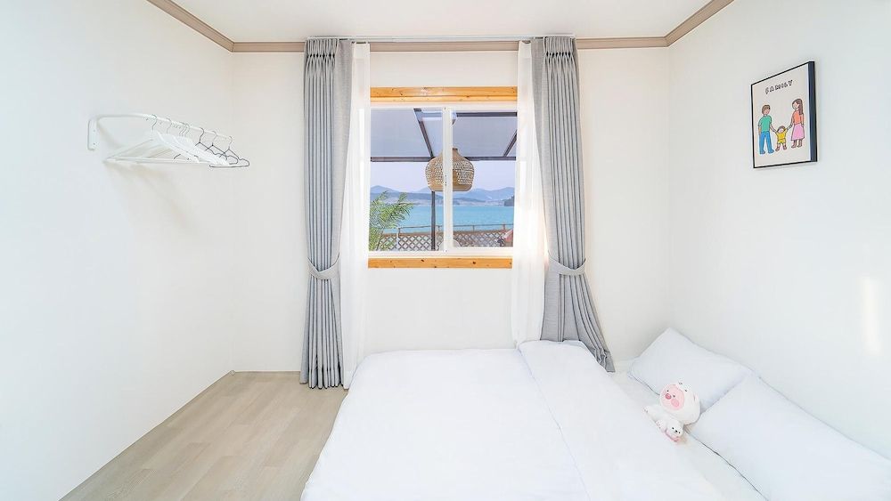 Yeosu Hi Mom Kids Family Pension Gold Basic Room, 2 Bedrooms (Haneul1(Ocean view)-Kidsroom) 3