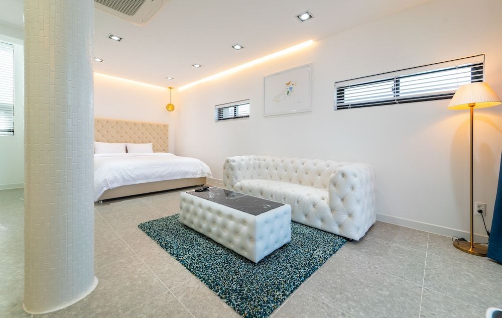 Blue Mango Pool Villa & Resort Premium Pool Villa 3