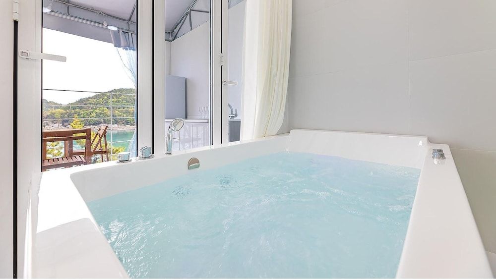 Yeosu Nukim Poolvilla Basic Room, 1 Bedroom (poolvilla3(random,spa,ocean view)) 8