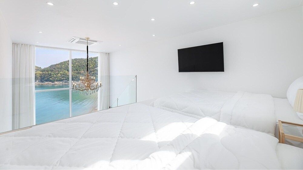 Yeosu Nukim Poolvilla Basic Room, 1 Bedroom (poolvilla2(random,spa,ocean view)) 3