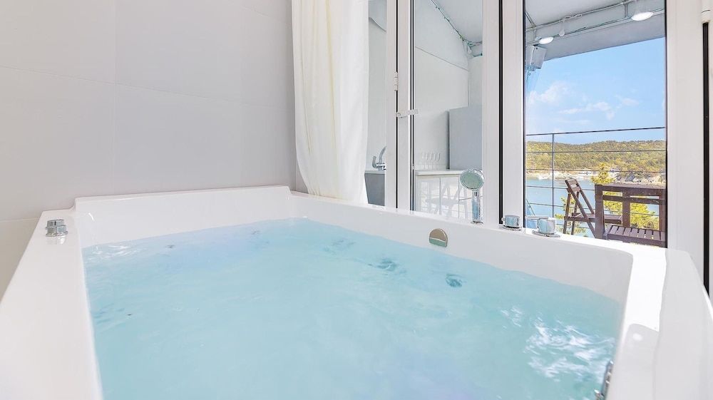 Yeosu Nukim Poolvilla Basic Room, 1 Bedroom (poolvilla2(random,spa,ocean view)) 9