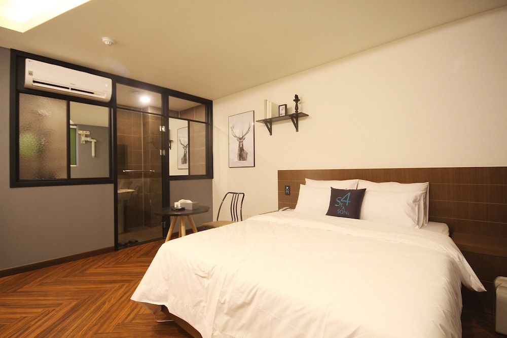 Iksan Fourseason Hotel Standard Double Room, Non Smoking 9