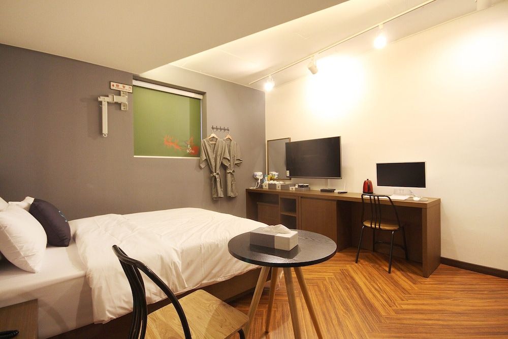 Iksan Fourseason Hotel Standard Double Room, Non Smoking 12