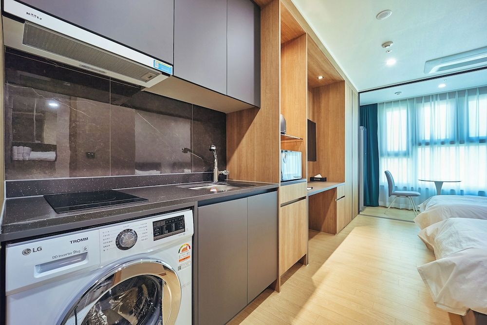 Jeonju Signature Hotel Deluxe Hollywood Room 2