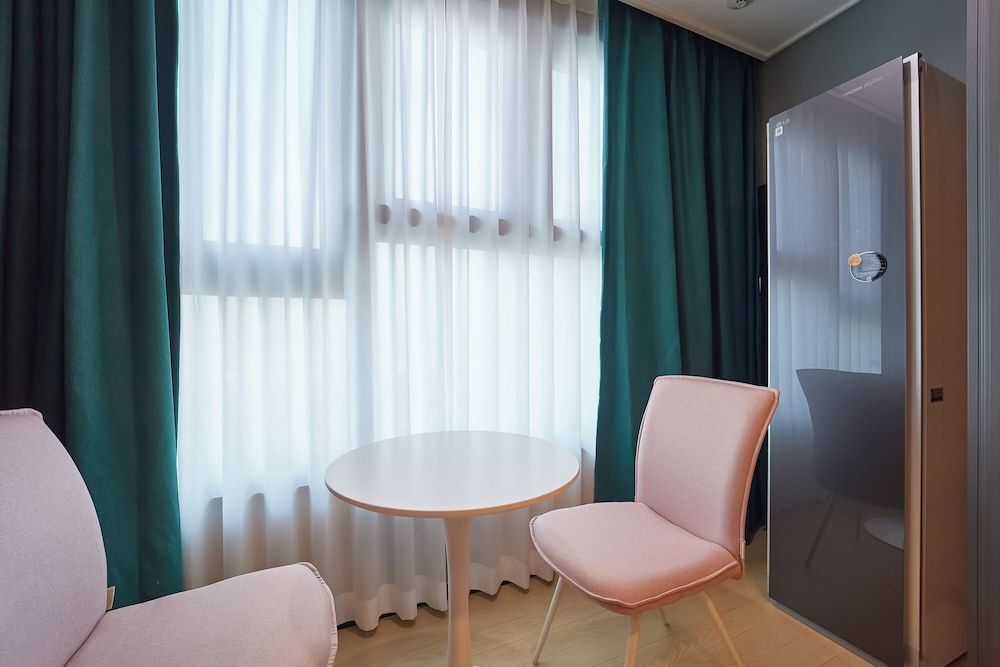 Jeonju Signature Hotel Deluxe Hollywood Room 5