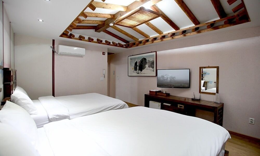Jeonju Hanok Taejogung Hotel Deluxe Twin Room 2