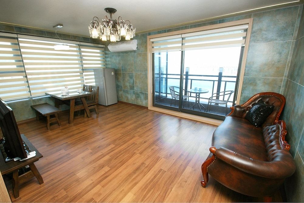 Busan Pension Chaeum Deluxe Room (A201 / A301) 7