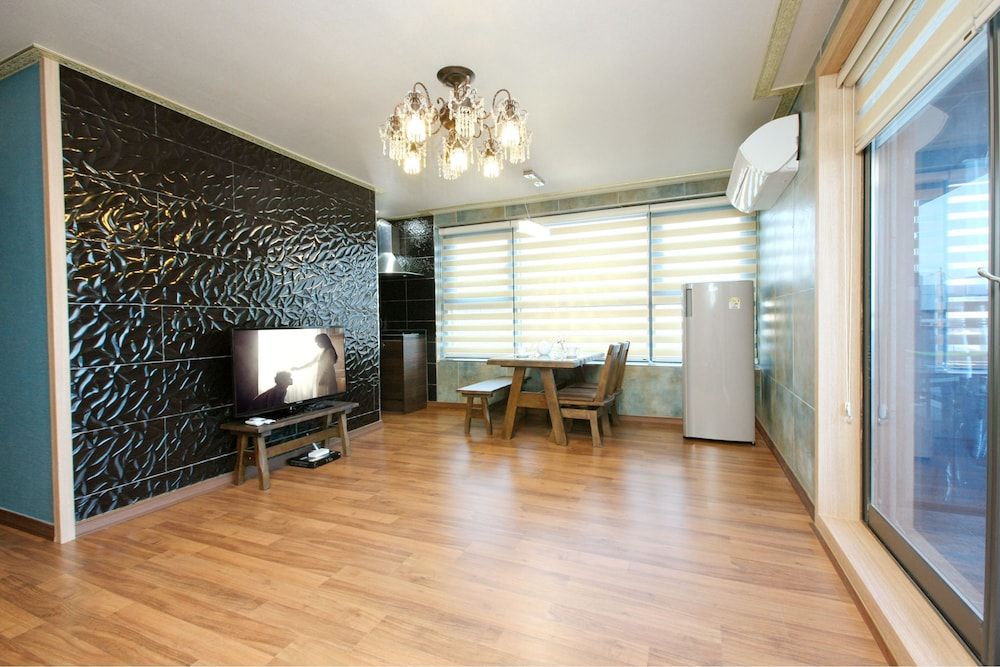 Busan Pension Chaeum Deluxe Room (A201 / A301) 6