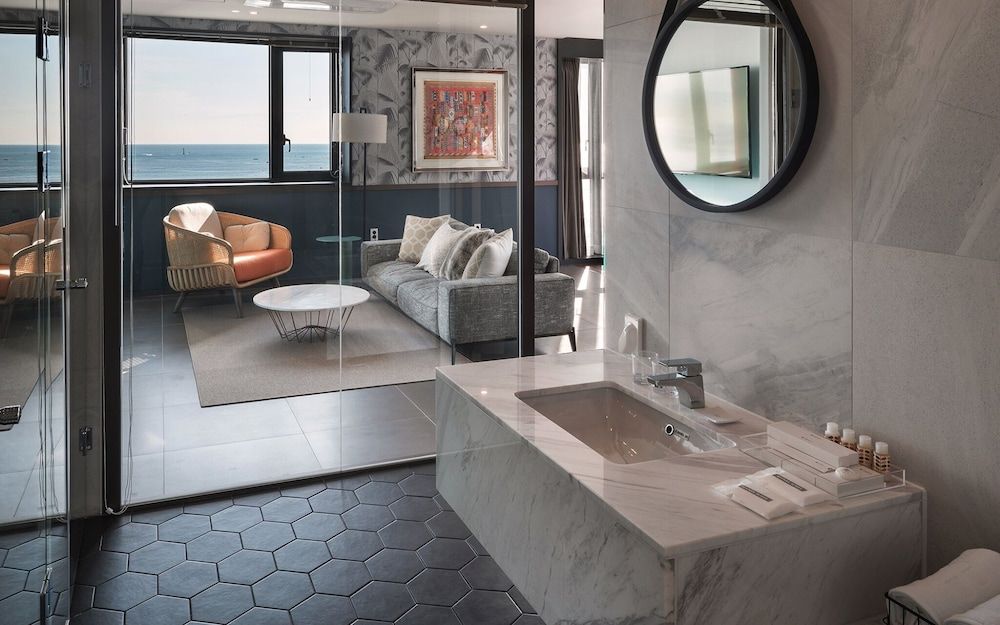 Busan Songjeong Brown dot Room (Suite Ocean View (Signature Panoramic) 12