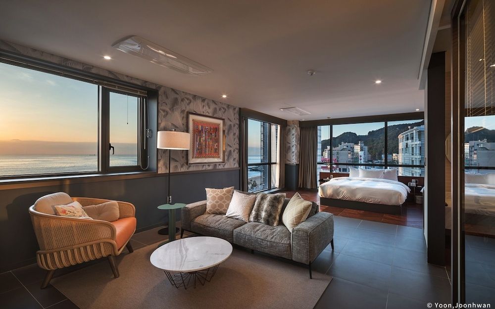 Busan Songjeong Brown dot Room (Suite Ocean View (Signature Panoramic) 11