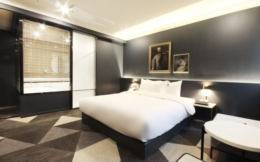 Busan Songjeong Brown dot Room (Deluxe Double First-come First-served)