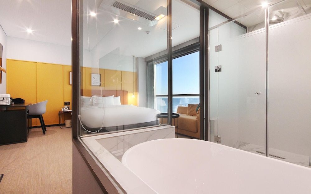 Busan Songjeong Brown dot Room (Deluxe Double Partial Ocean View (Hig) 6