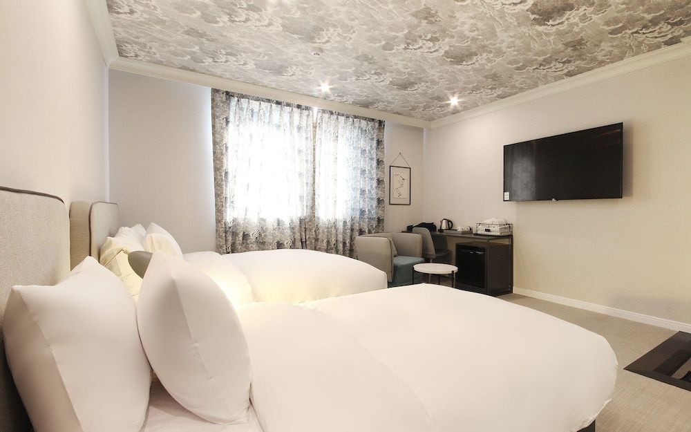 undefined Busan Songjeong Brown dot 10