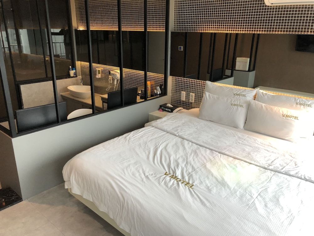 undefined V3 Motel 3