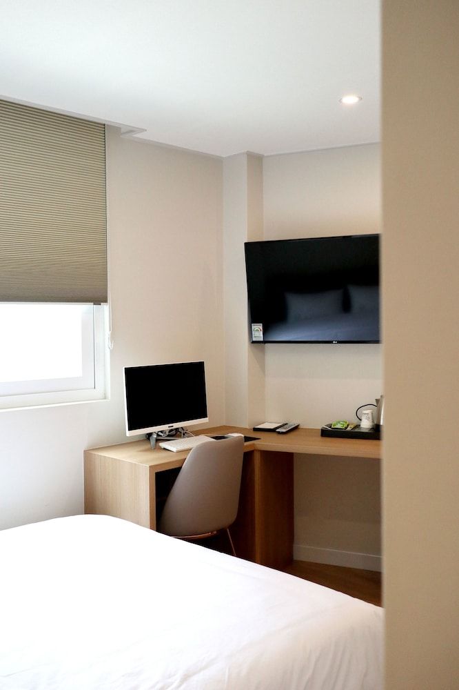 undefined The Way Hotel 9