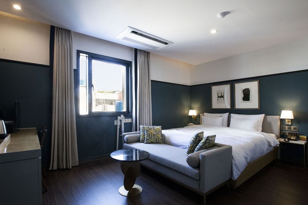 Busanjin Brown-dot hotel Deluxe Double Room 3