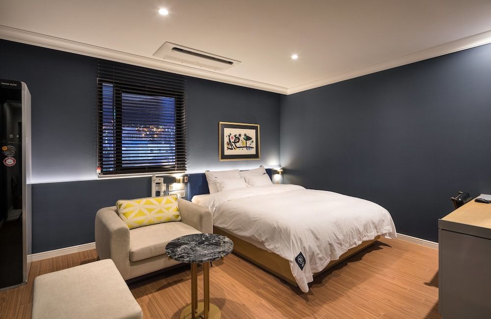 Busanjin Brown-dot hotel Deluxe Double Room 4