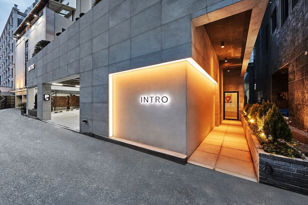 undefined Hotel Intro 6