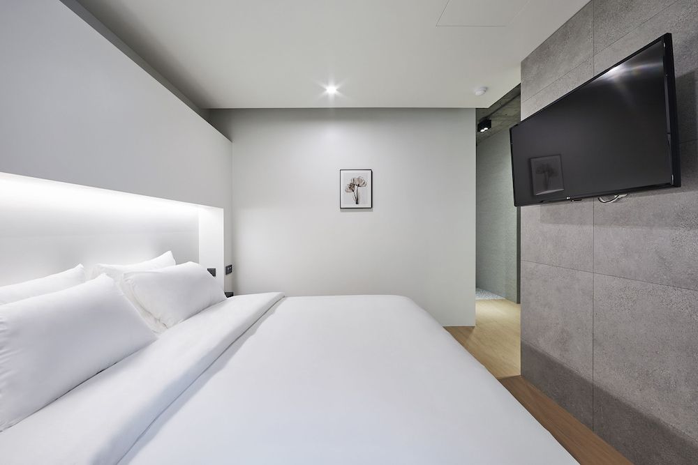 undefined Hotel Intro 7