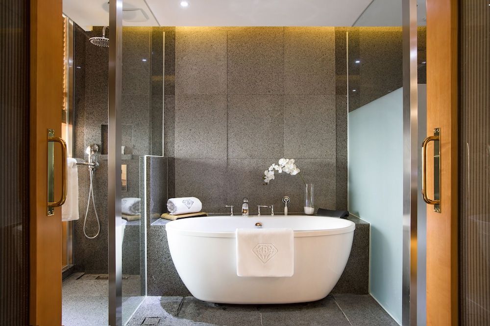 Baymond Hotel 2.Deluxe King Room 4