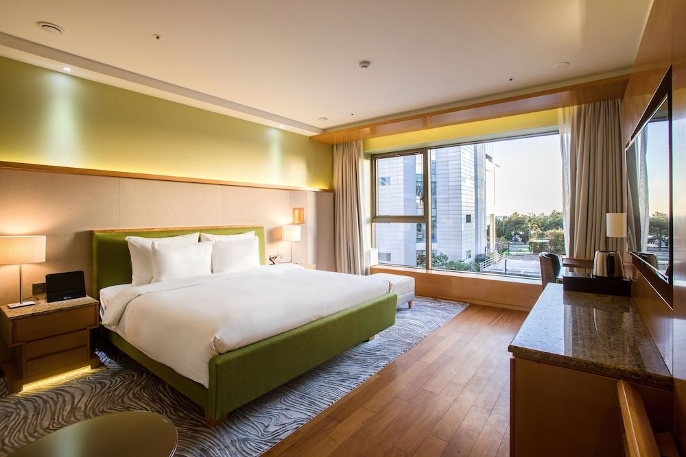 Baymond Hotel 2.Deluxe King Room