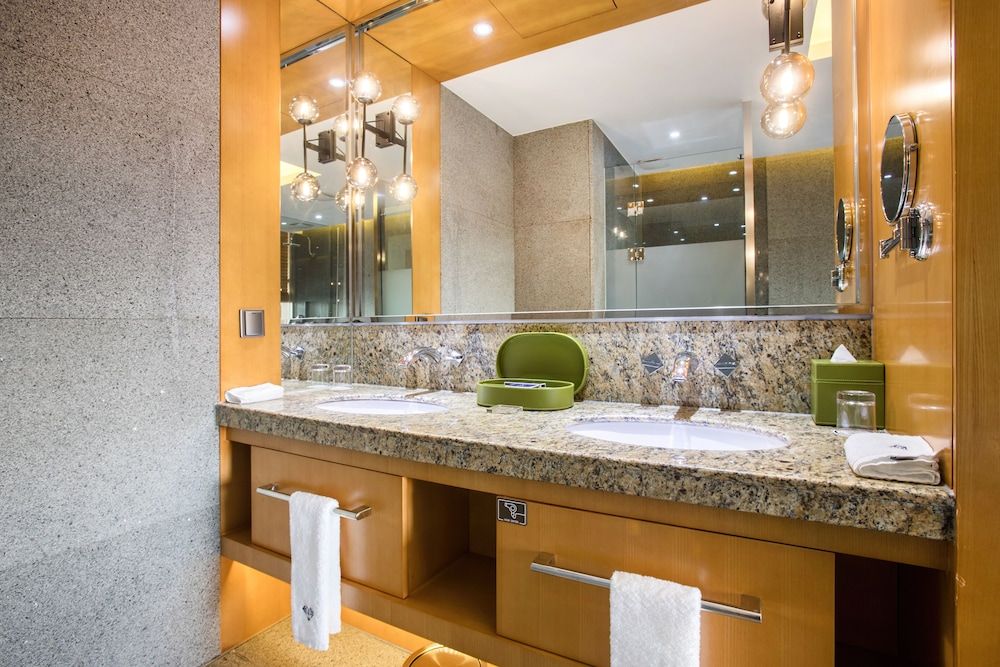 undefined Baymond Hotel 10