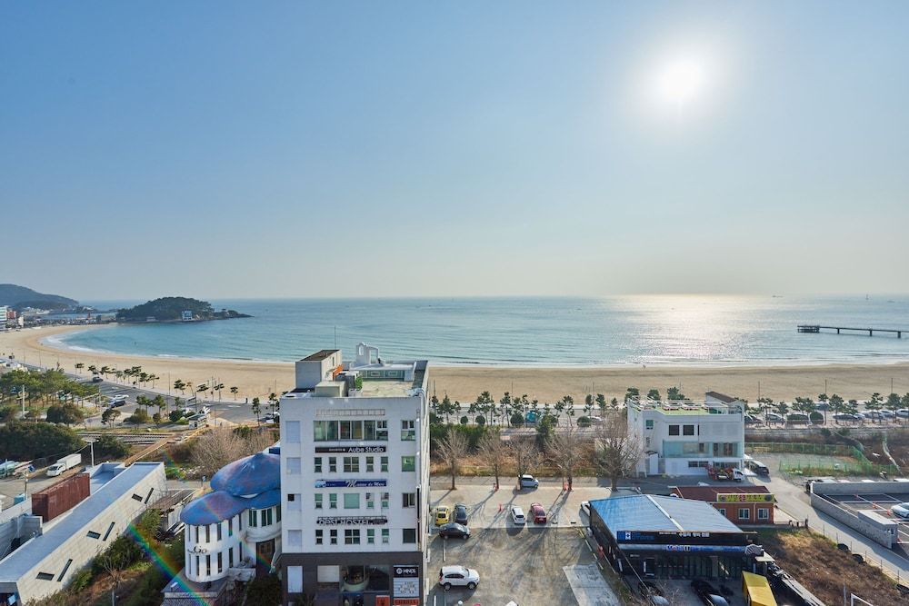 undefined Brown Dot Hotel Songjeong 4