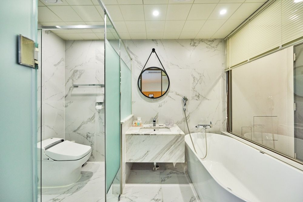 Brown Dot Hotel Songjeong Deluxe Double Room, Partial Ocean View 19