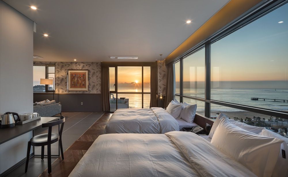 Brown Dot Hotel Songjeong Suite, Ocean View 3