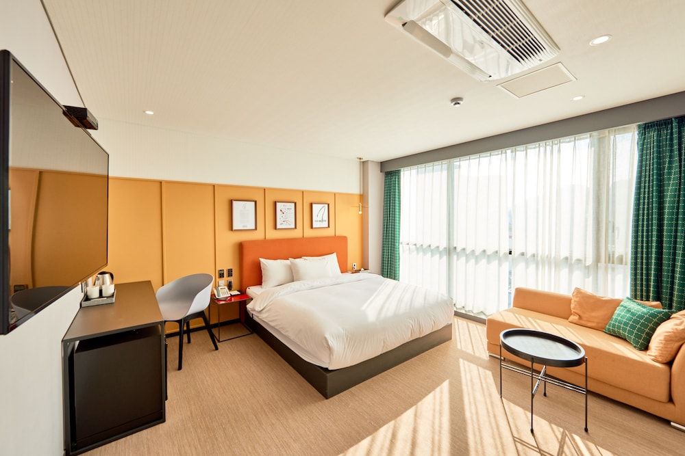 Brown Dot Hotel Songjeong Deluxe Double Room, Partial Ocean View 18