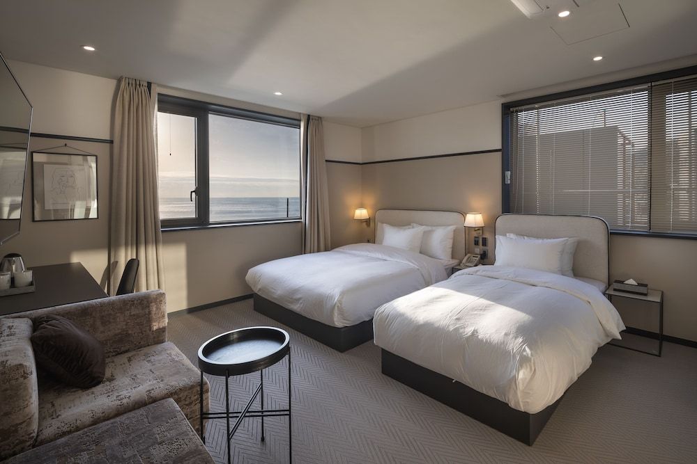 Brown Dot Hotel Songjeong Family Twin Room, Ocean View