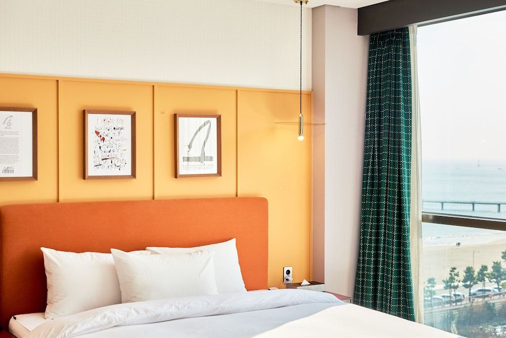 Brown Dot Hotel Songjeong Deluxe Double Room, Partial Ocean View 21