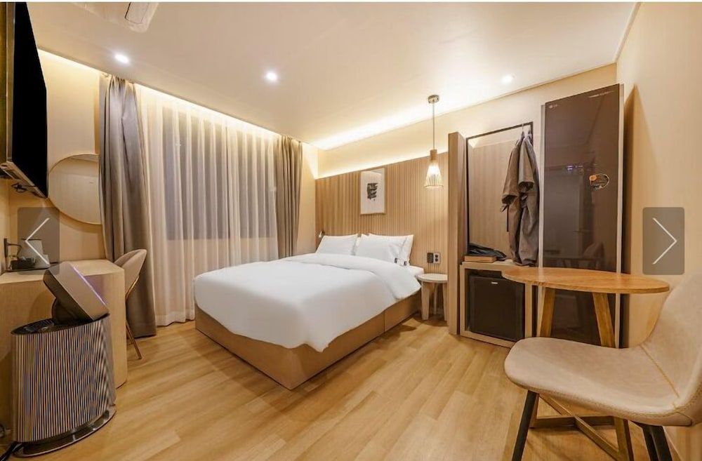 Brown Dot Hotel Yeonsan Deluxe Double Room 2