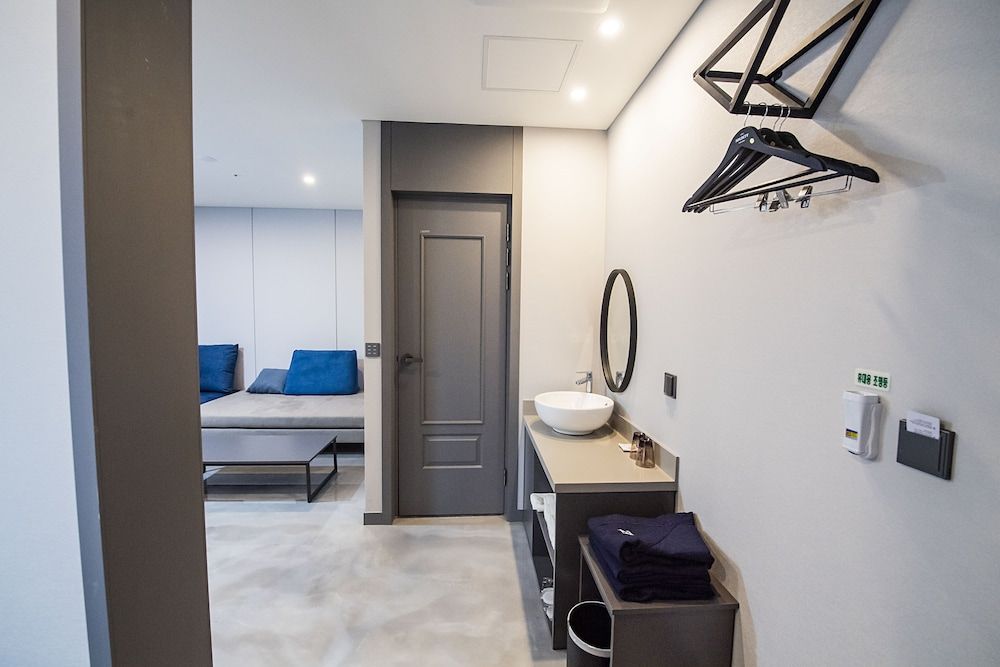 Hotel Society Business Quadruple Room 9