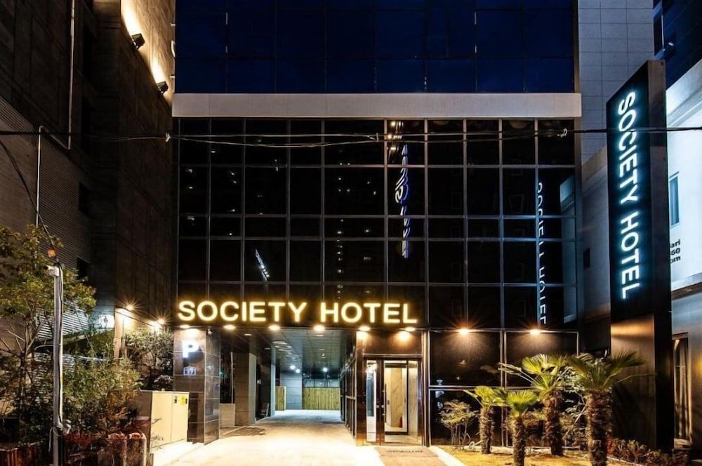 undefined Hotel Society 3