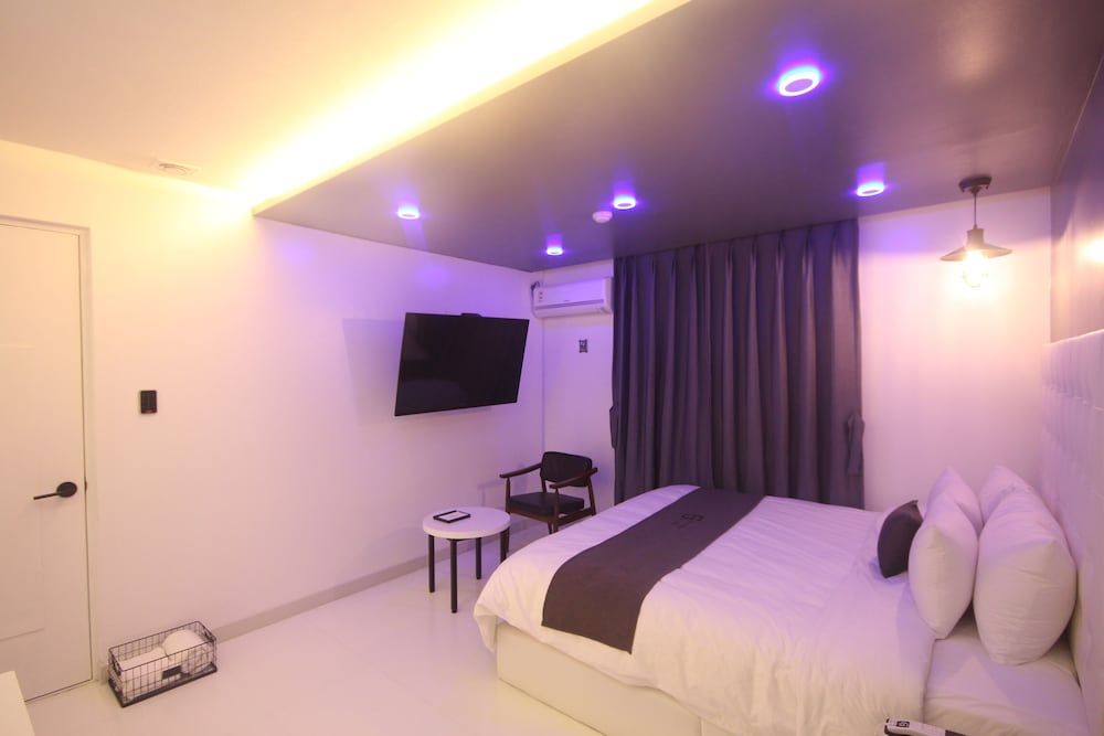 undefined Gray Hotel 9