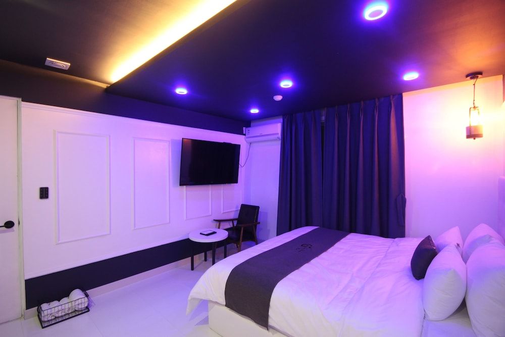 undefined Gray Hotel 10