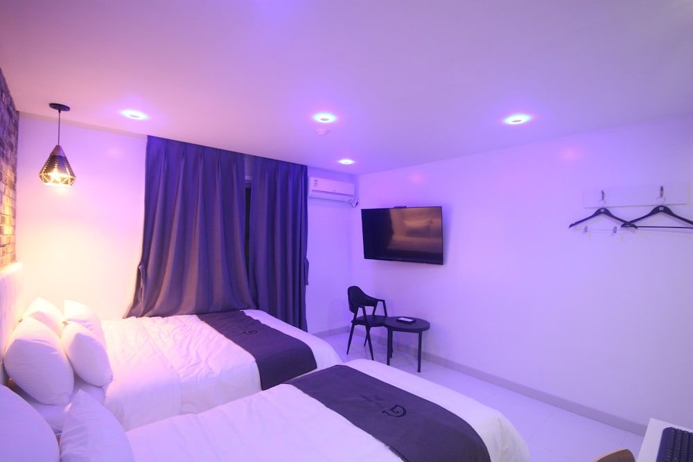 Gray Hotel Standard Twin Room 4