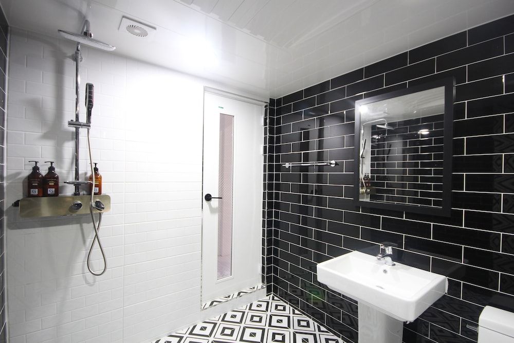 Gray Hotel Standard Double Room 11