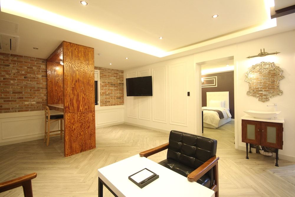 Gray Hotel VIP Twin Room 4