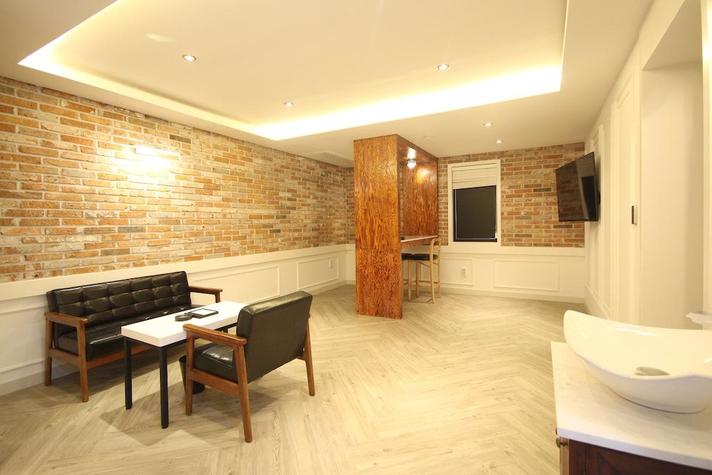 Gray Hotel VIP Twin Room 5