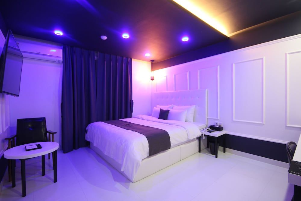 undefined Gray Hotel