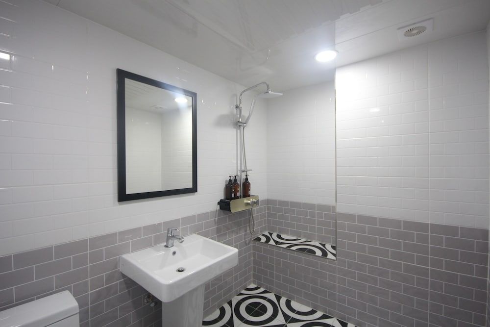 Gray Hotel Standard Twin Room 10