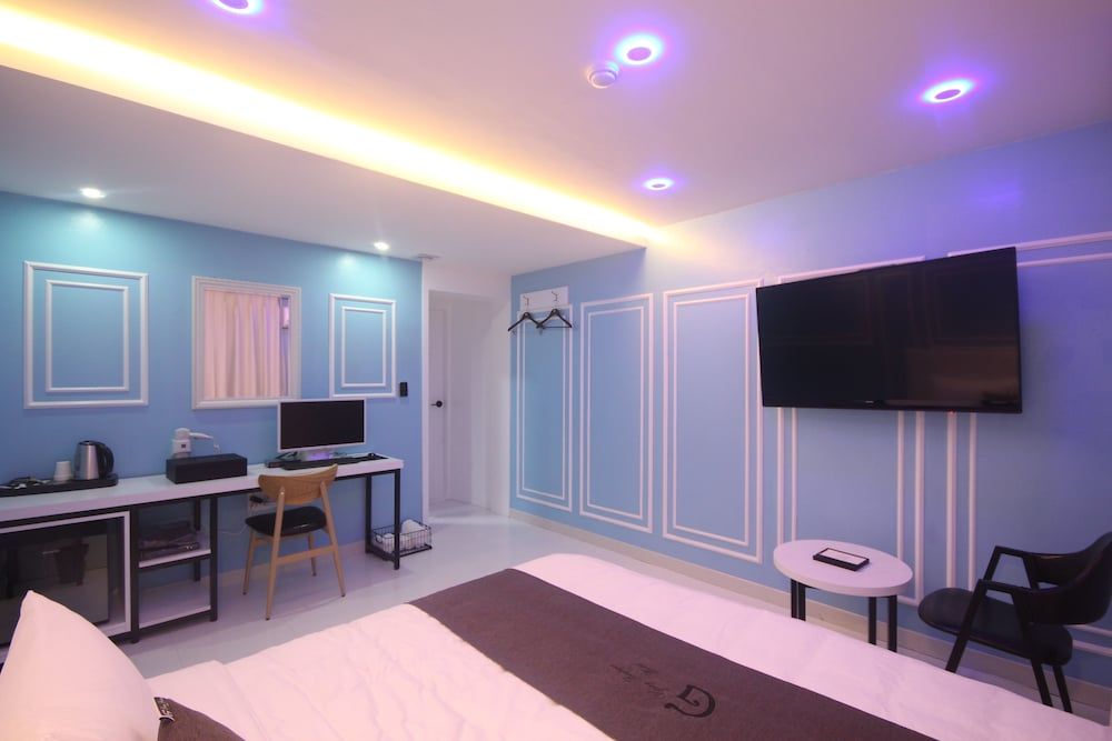 Gray Hotel Standard Double Room 4